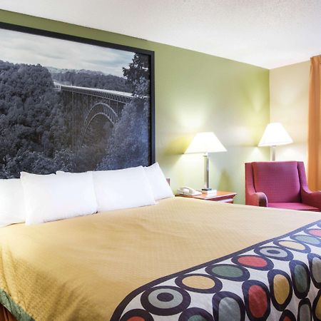 Super 8 By Wyndham Beckley Hotel Exterior photo