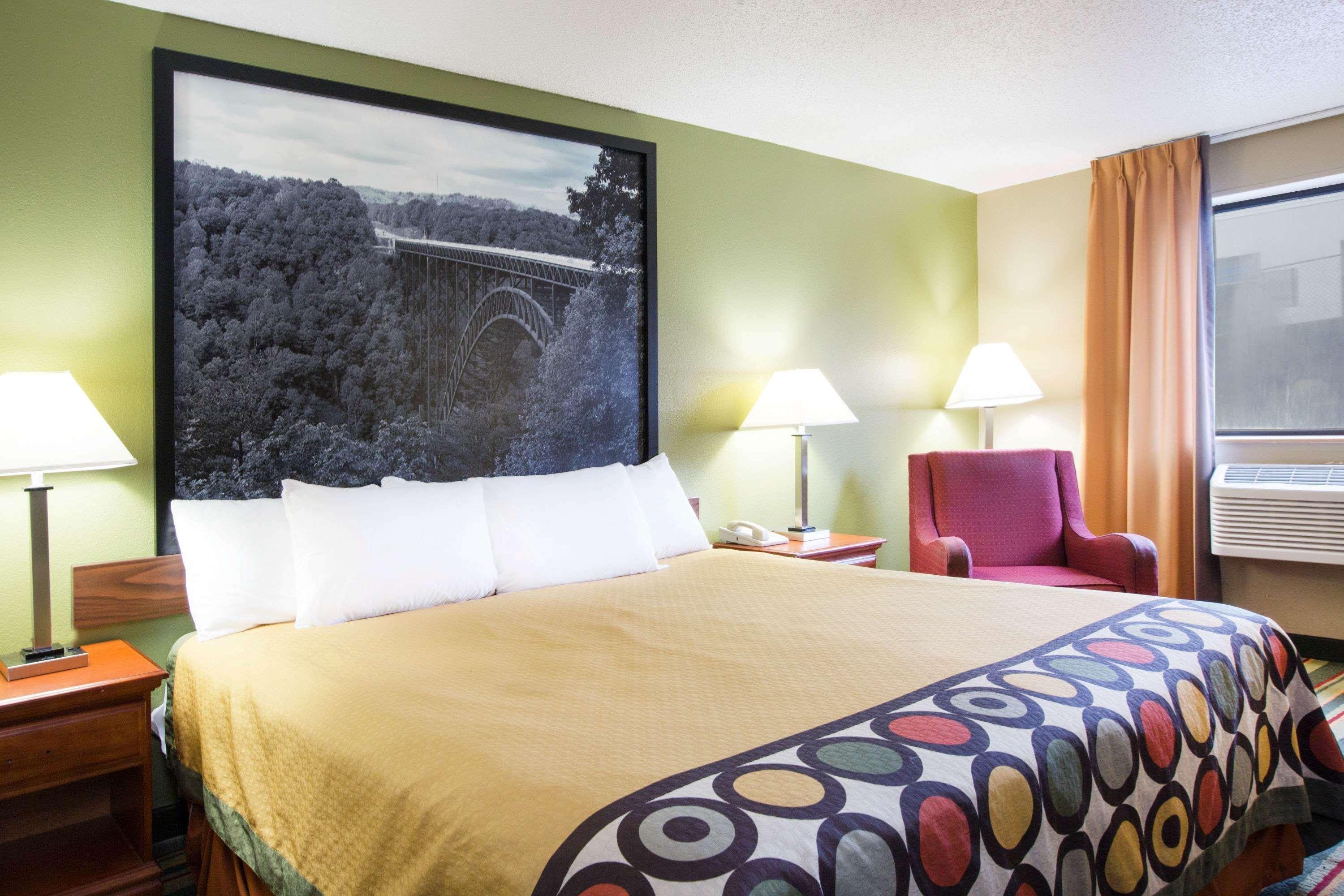 Super 8 By Wyndham Beckley Hotel Exterior photo