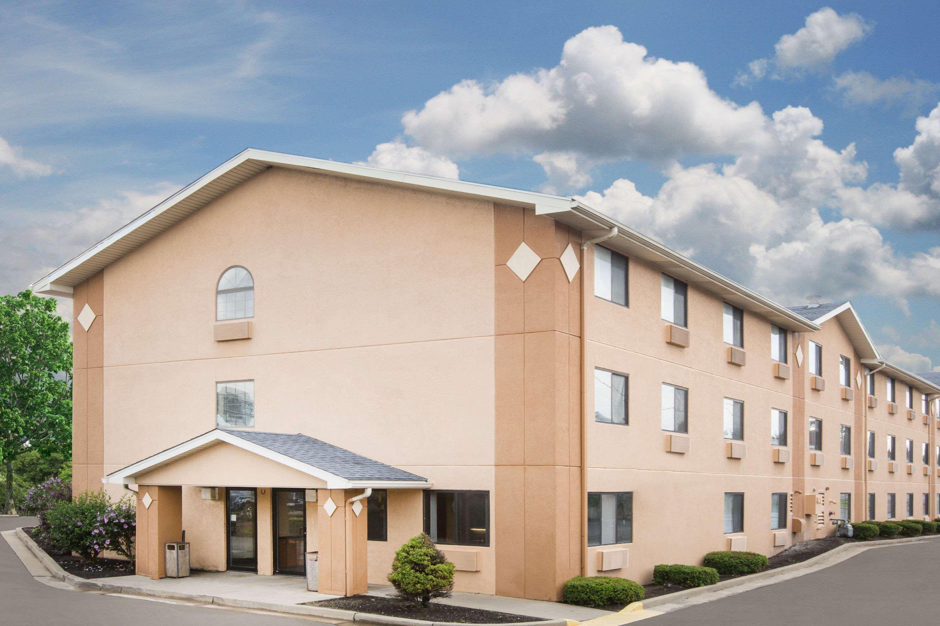 Super 8 By Wyndham Beckley Hotel Exterior photo