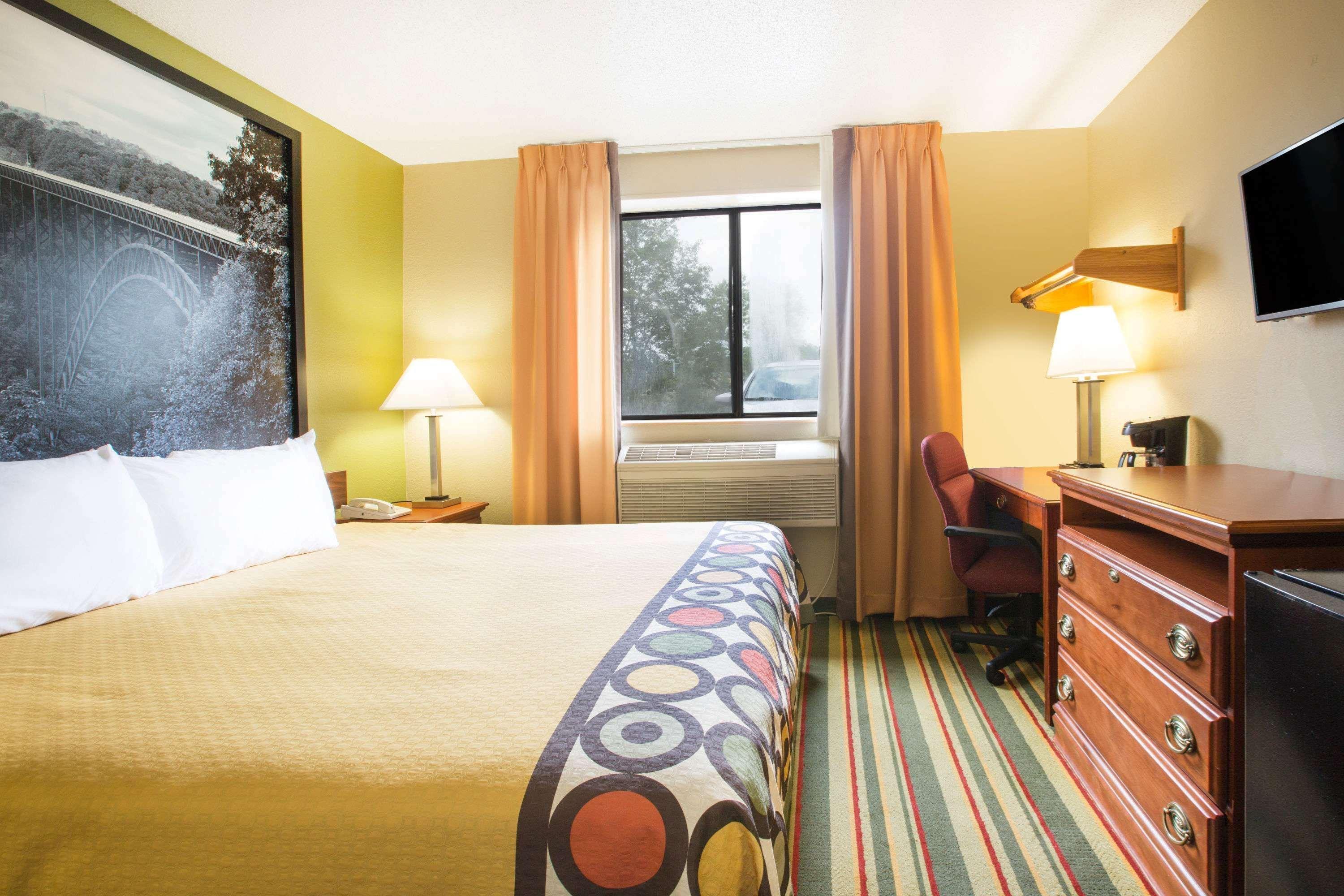 Super 8 By Wyndham Beckley Hotel Exterior photo