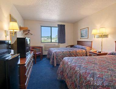 Super 8 By Wyndham Beckley Hotel Exterior photo